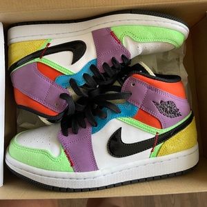 WOMENS Jordan Retro 1 mid